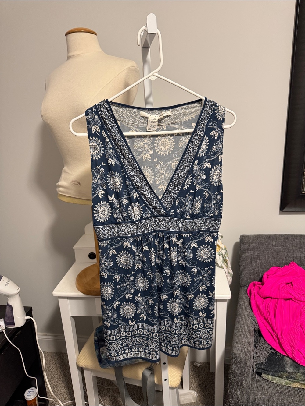 Max Studio Blue Paisley Print V-Neck Tank